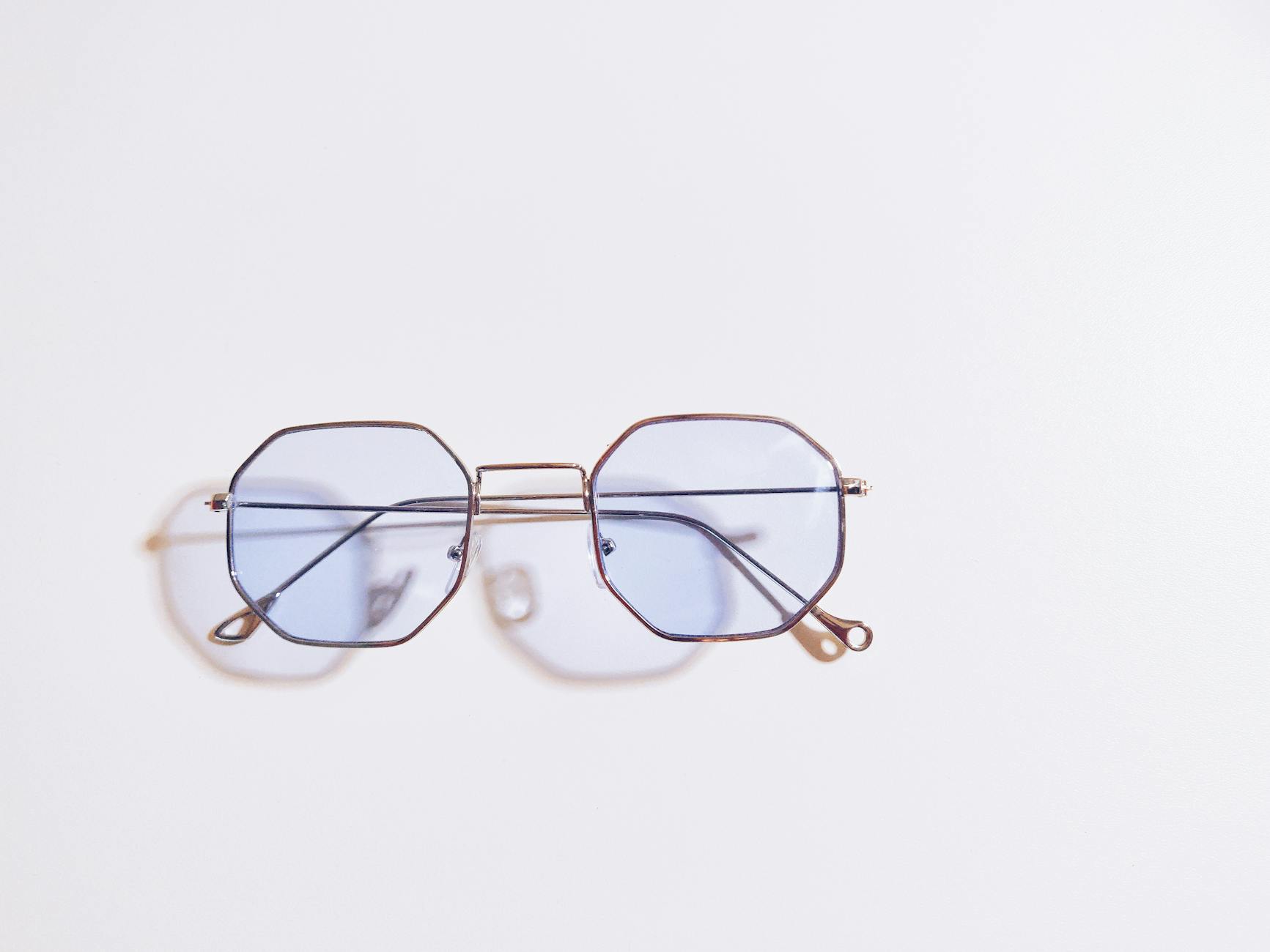 Product photo with transparent background displayed on different colored website backgrounds