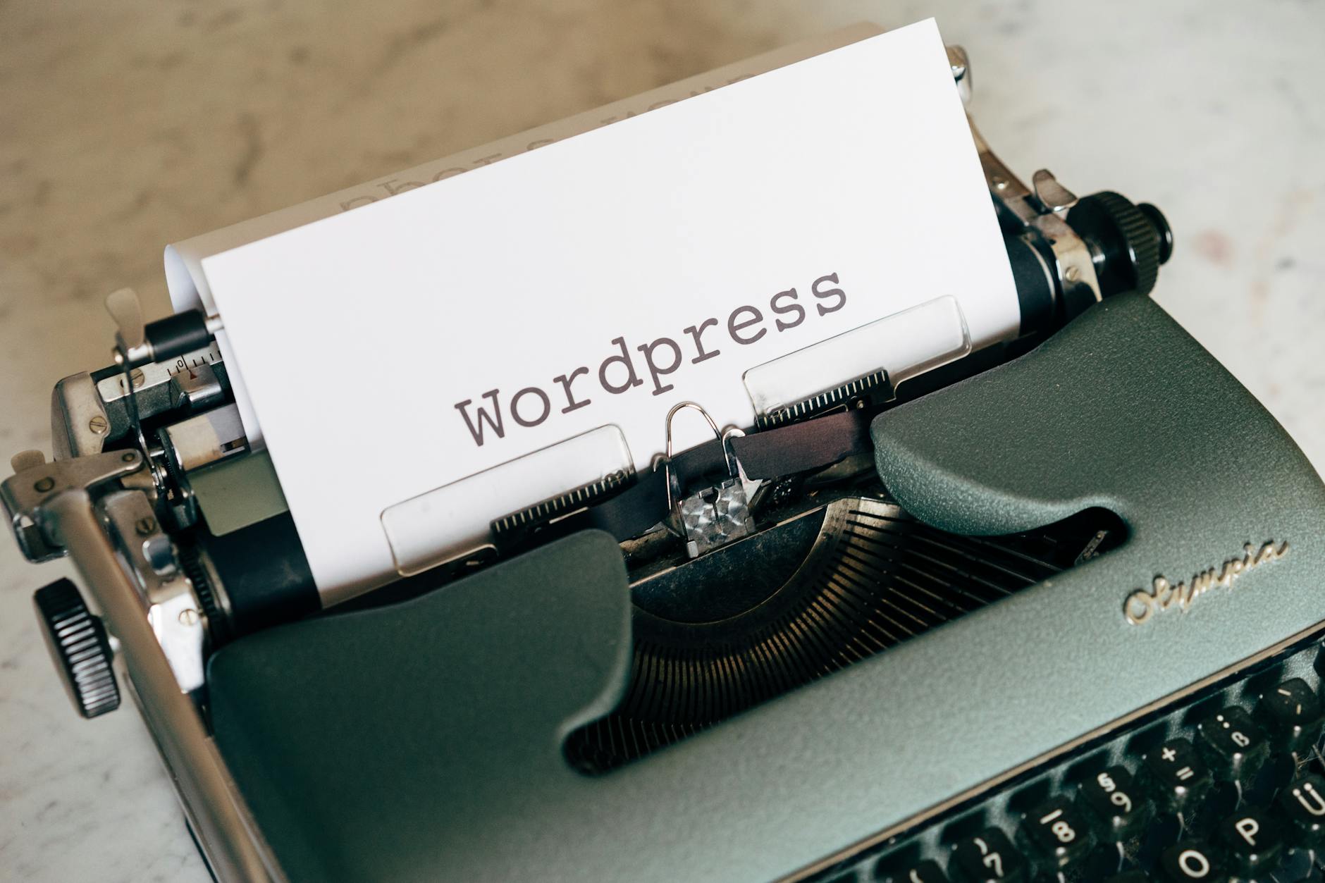 WordPress image settings page showing thumbnail sizes and upload directory