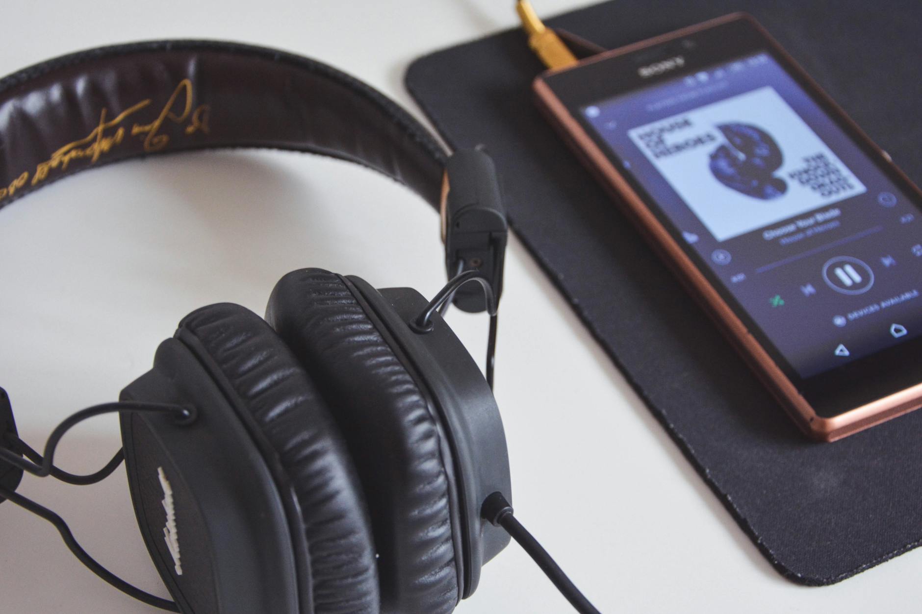 M4A and MP3 file icons with arrows showing conversion flow