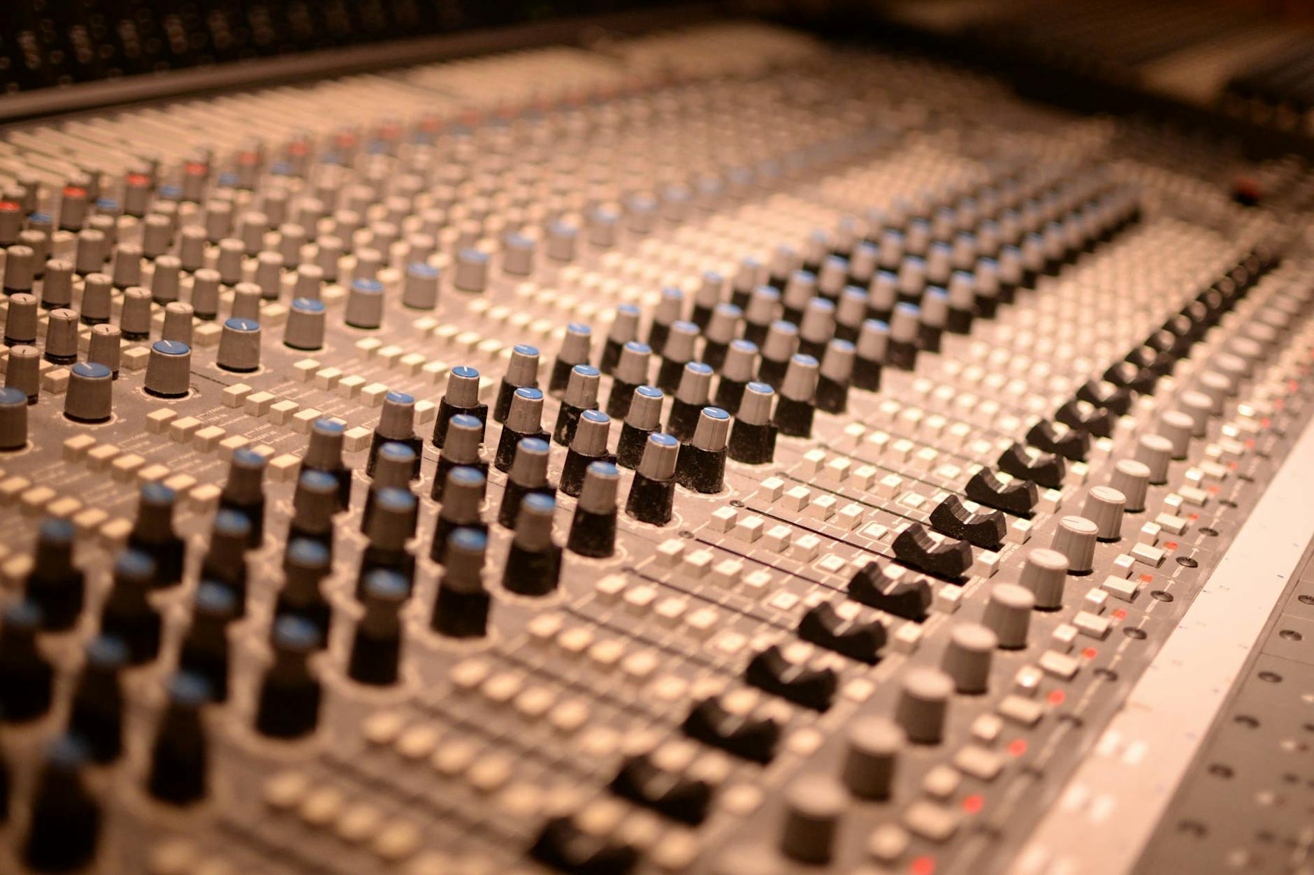 Batch WAV to MP3 conversion workflow with metadata preservation