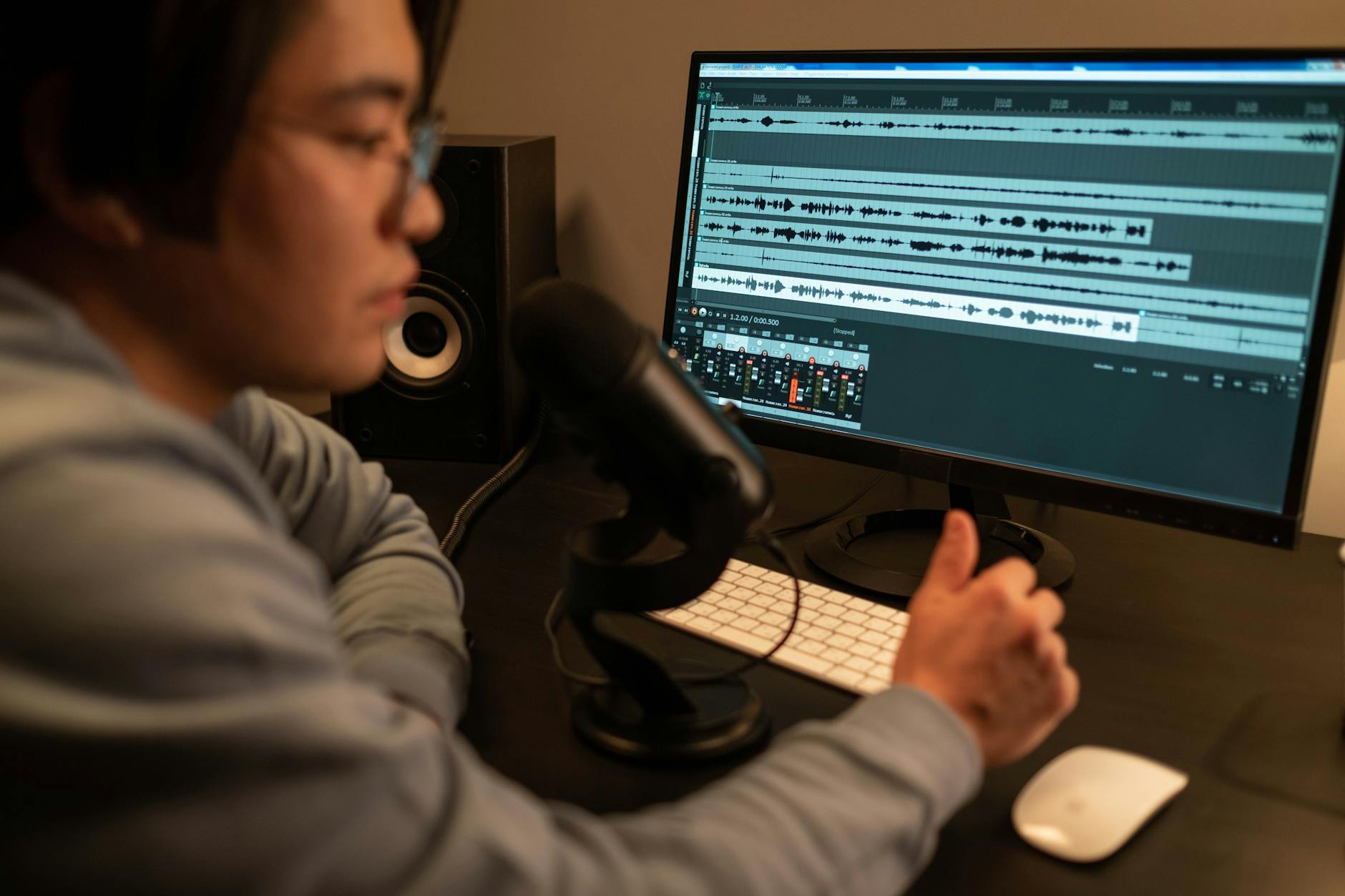 Normalized vs unnormalized audio waveforms