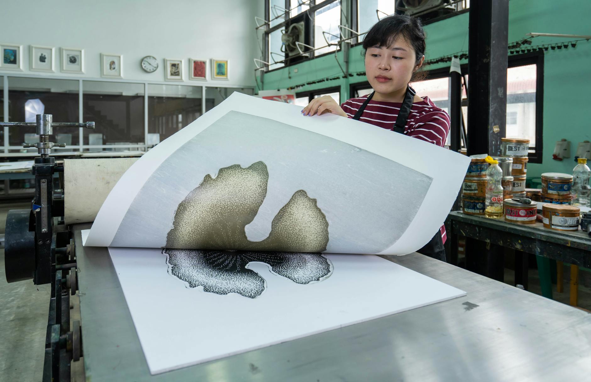 Comparison showing the same image printed at 300 DPI, 150 DPI, and 72 DPI