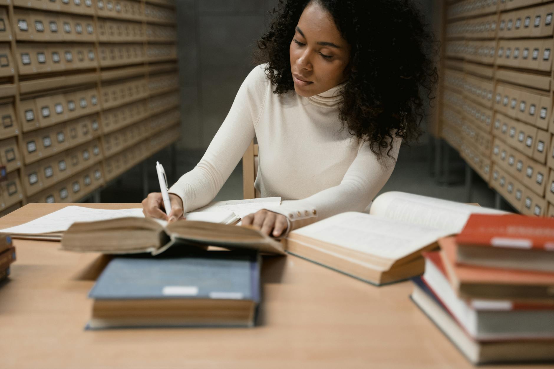 Comparison of different LaTeX document classes and their formatted output