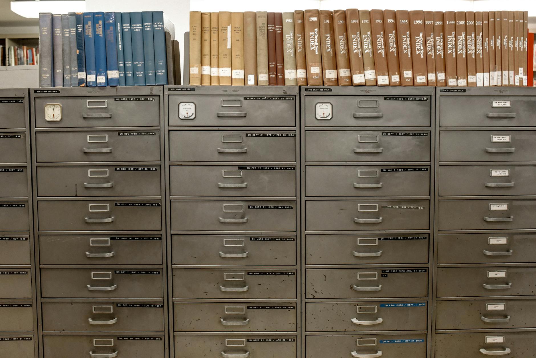 Standard PDF and PDF/A comparison showing key differences