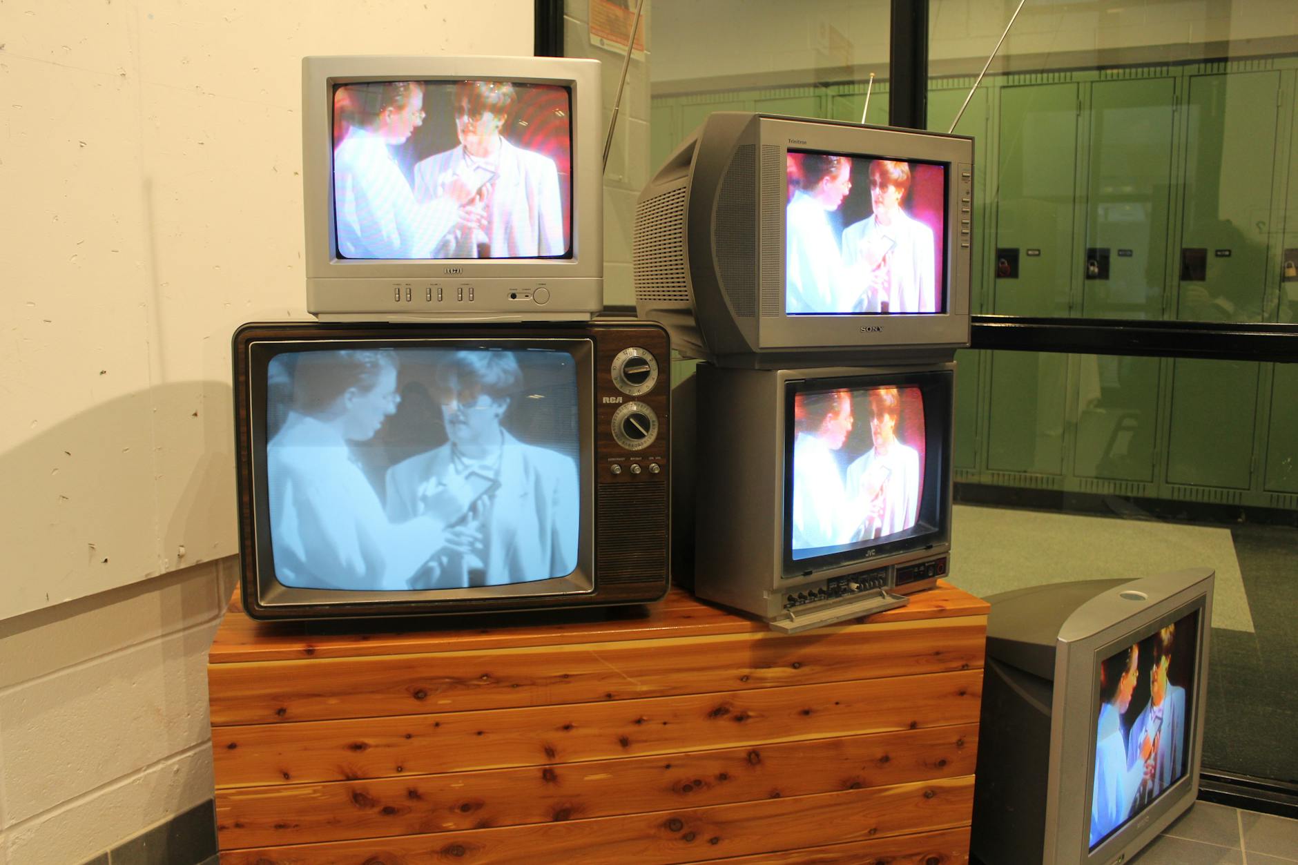 Comparison of 720p, 1080p, and 4K resolution frames showing pixel density differences